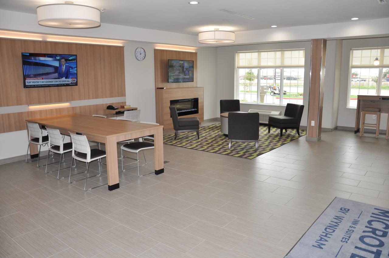 Microtel Inn & Suites By Wyndham Lubbock Eksteriør bilde